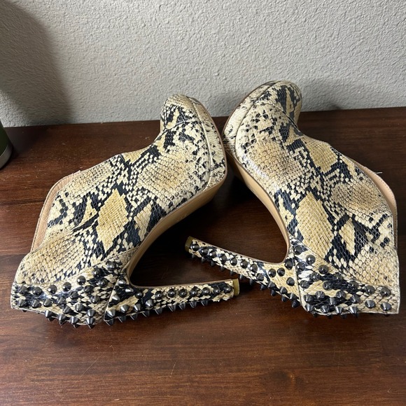 BCBGMAXAZRIA Booties Size 9 Daria Snakeskin Print Studded Heel Leather Womens - Picture 5 of 10